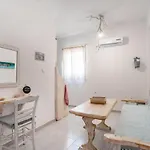 בית נופש Retreats 4 Paros Isterni (Paros)