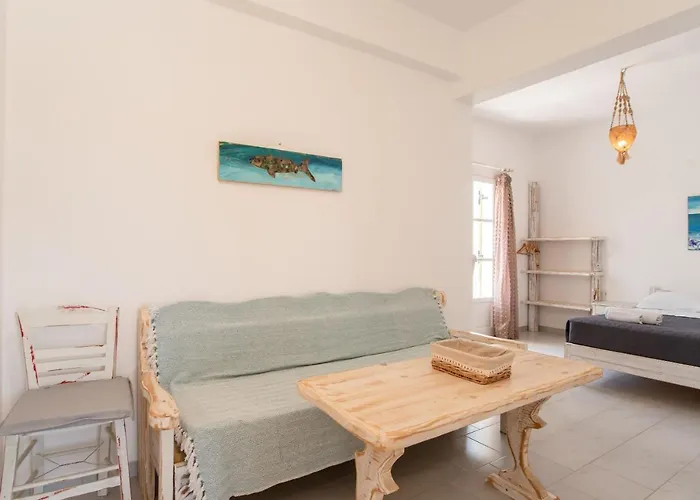 Retreats 4 Paros בית נופש